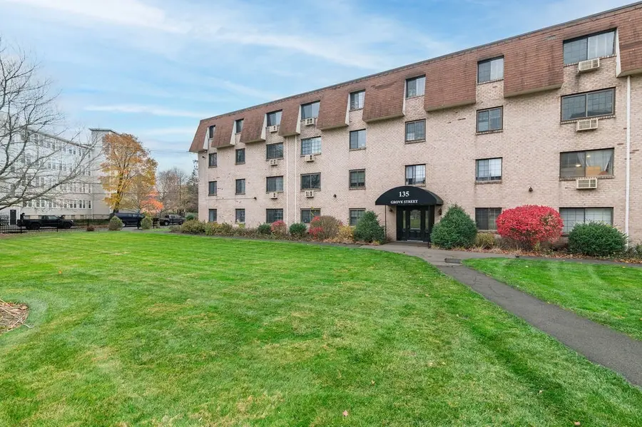 135 Grove St #110, Rockland, MA 02370 - Image #3