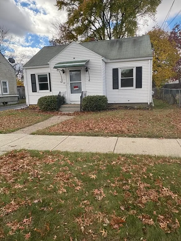 82 Waldorf St, Springfield, MA 01109