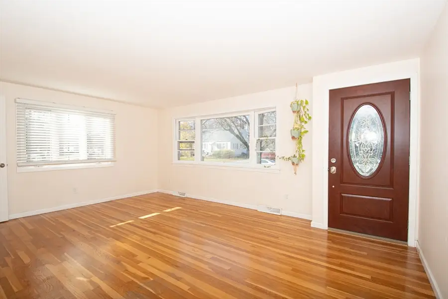 41 Queensbury Dr, Springfield, MA 01129 - Image #2