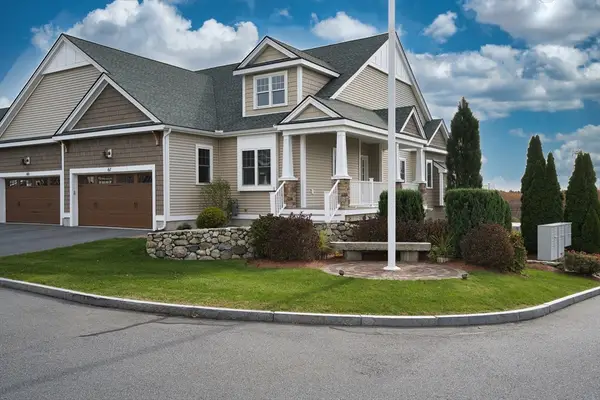 67 Fox Hill Ln #67, Dracut, MA 01826