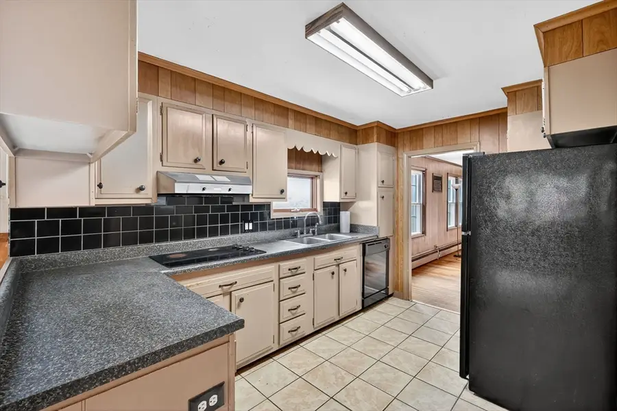 383 Vinnicum Rd, Swansea, MA 02777 - Image #2