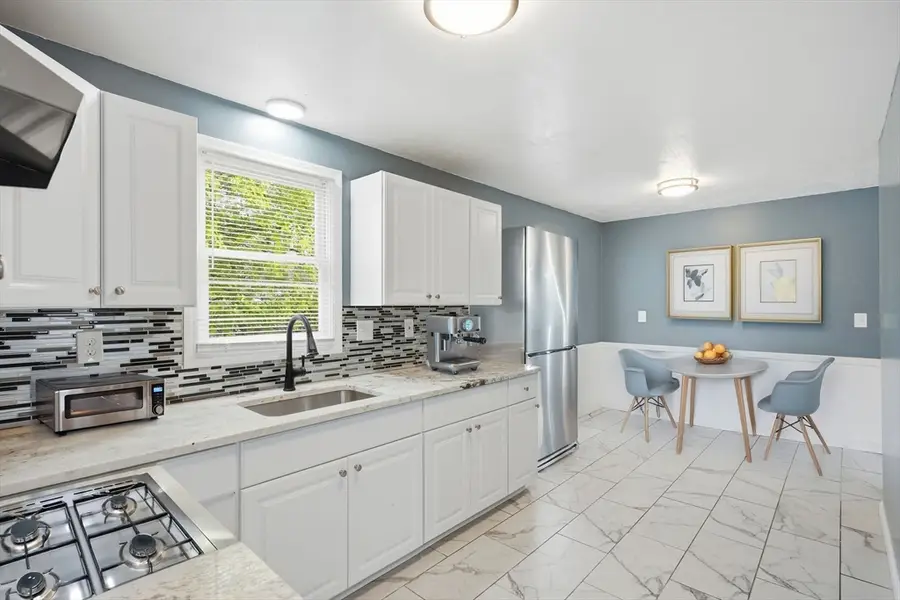 19 Emily St, Springfield, MA 01109 - Image #2