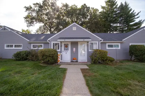 29 Meadowlark Ln #29, Chicopee, MA 01022