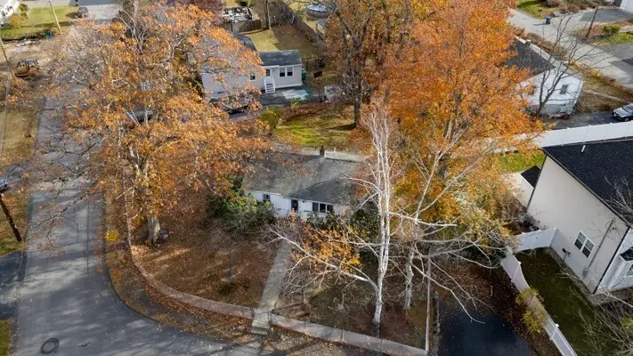 42 Lantern Ln, Burlington, MA 01803 - Image #2