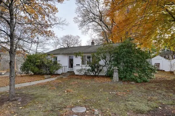 42 Lantern Ln, Burlington, MA 01803 - Image #3
