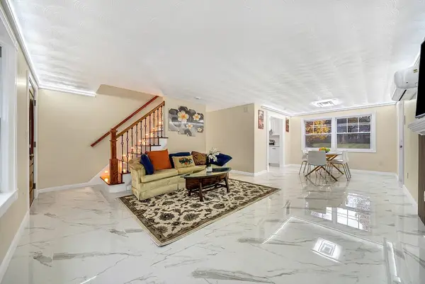 9 Donna Rd, Chelmsford, MA 01824