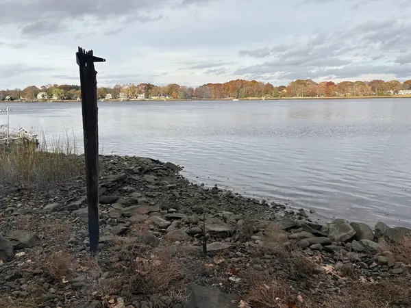 351 County Rd, Barrington, RI 02806