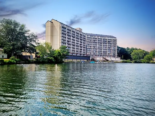 65 Lake Ave #220, Worcester, MA 01604