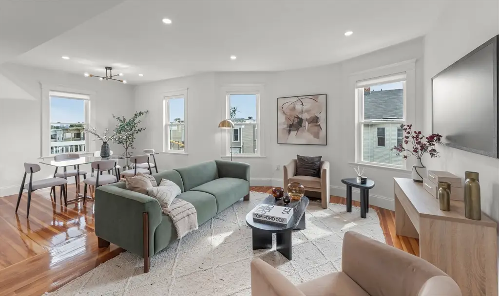 334 Centre St #2A, Boston, MA 02122 - Image #1