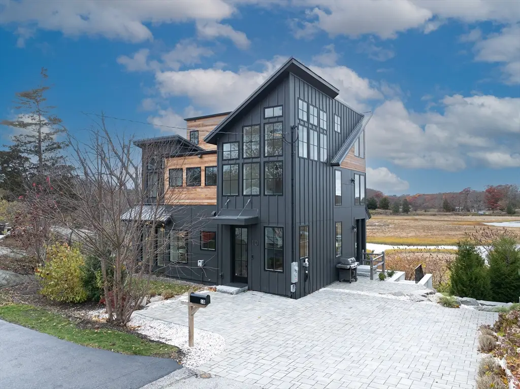 10 Chestnut Pl, Hingham, MA 02043 - Image #1