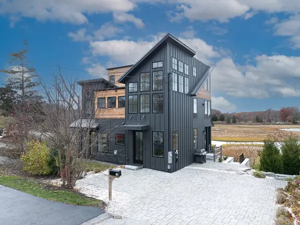 10 Chestnut Pl, Hingham, MA 02043