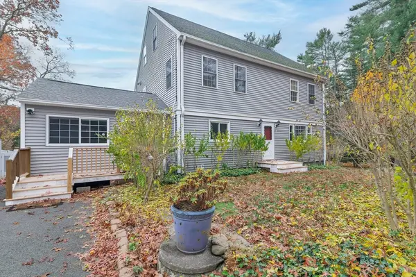 2 Diamond Ave, Lakeville, MA 02347