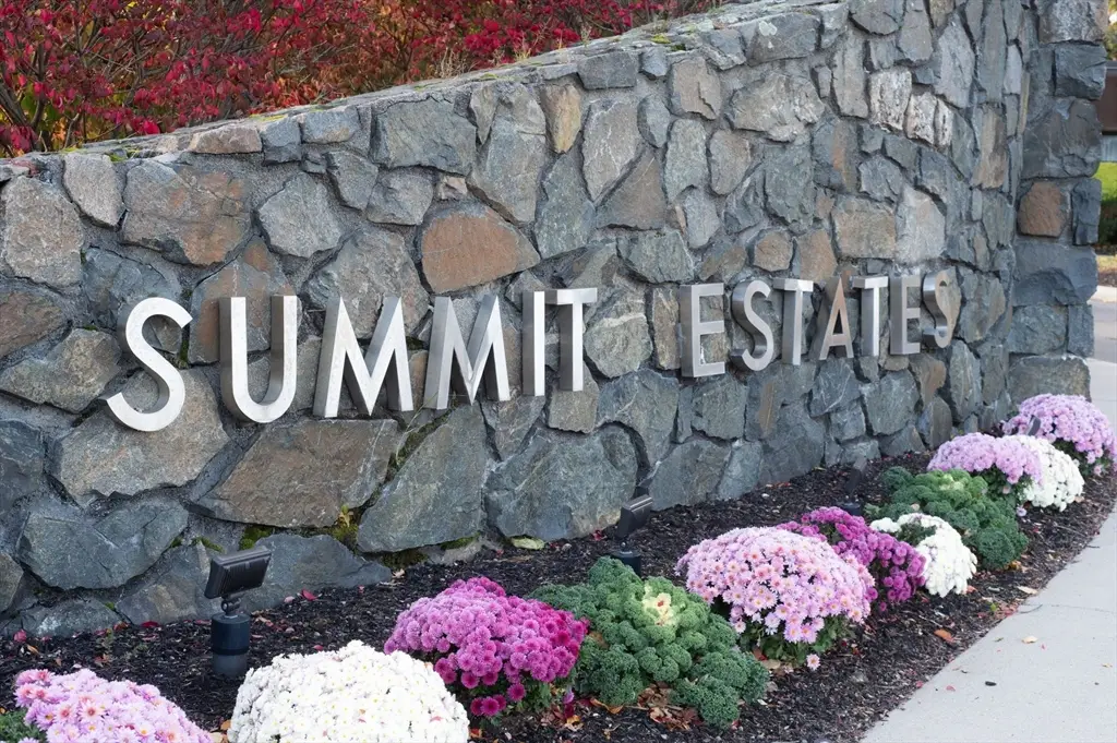 1004 Paradise Rd #PHJ, Swampscott, MA 01907 - Image #1