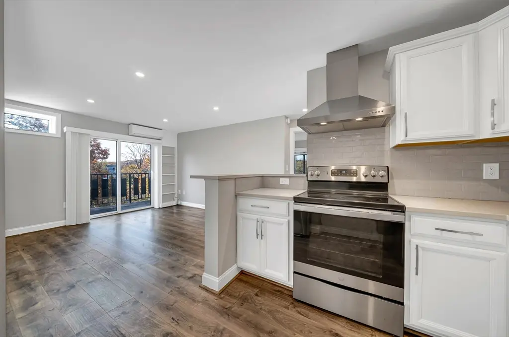 26 W Wyoming Ave #4E, Melrose, MA 02176 - Image #1