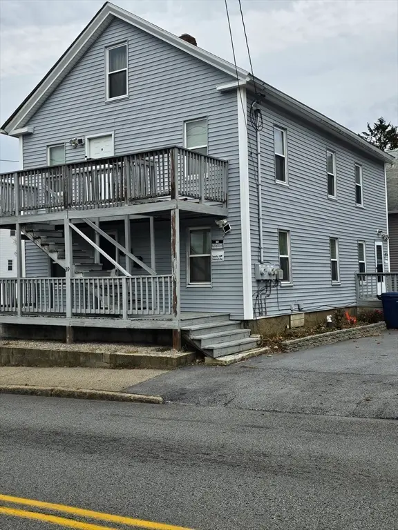 39 Lake St, Webster, MA 01570