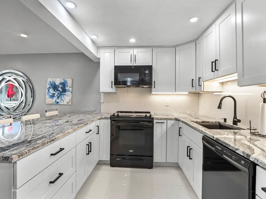 360 Littleton Rd #D4, Chelmsford, MA 01824 - Image #2