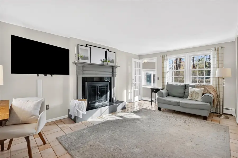 196 Cambridge Cir, Longmeadow, MA 01106 - Image #3