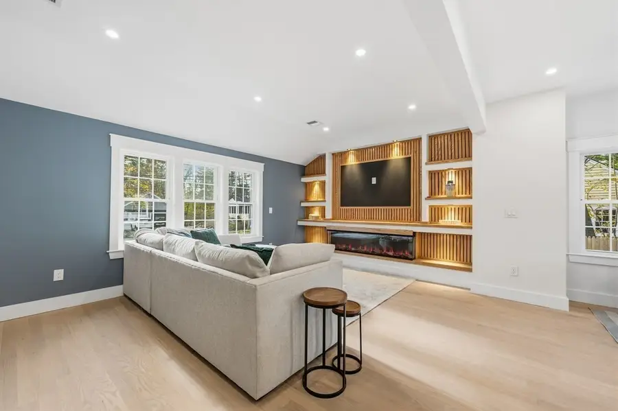 99 Grove St, Reading, MA 01867 - Image #2