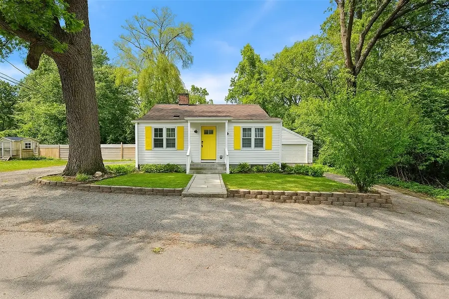 41&39 Indiana Ave, Cumberland, RI 02864 - Image #2