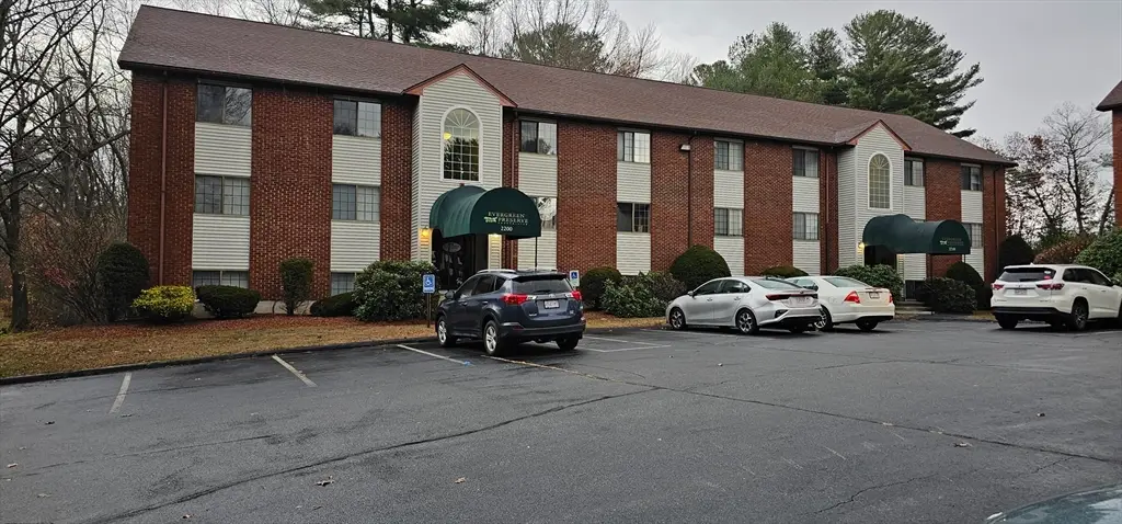 2200 Skyline Dr #5, Lowell, MA 01854 - Image #1