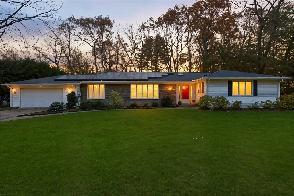 47 Academy Dr, Longmeadow, MA 01106 - Image #1