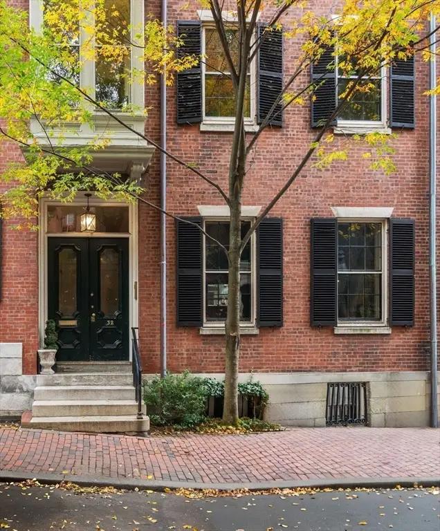 32 Chestnut Street #2, Boston, MA 02108 - Image #2