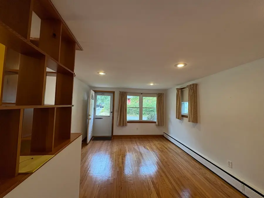 3 Willow St, Oxford, MA 01540 - Image #3