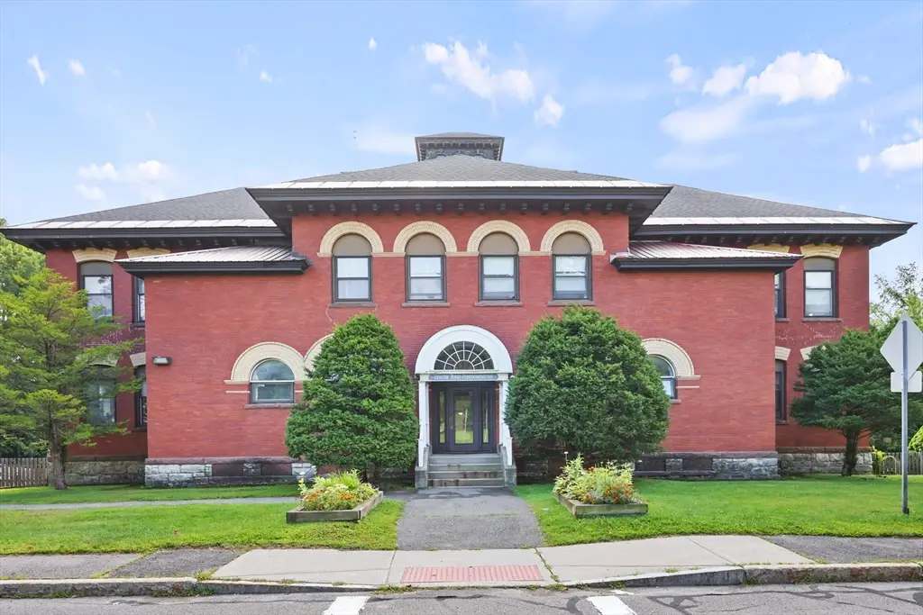 60 North St #3, Dalton, MA 01226 - Image #1