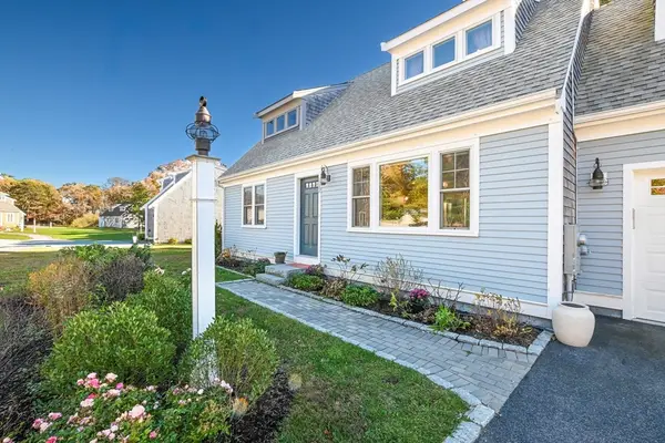 12 Beach Plum Path, Falmouth, MA 02536