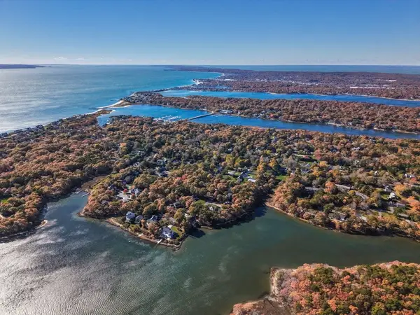 21 Captain Davis Ln, Falmouth, MA 02536