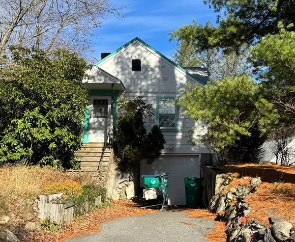 35 Richardson Rd, Fitchburg, MA 01420