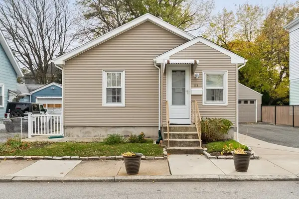 113 Oakland, Pawtucket, RI 02861