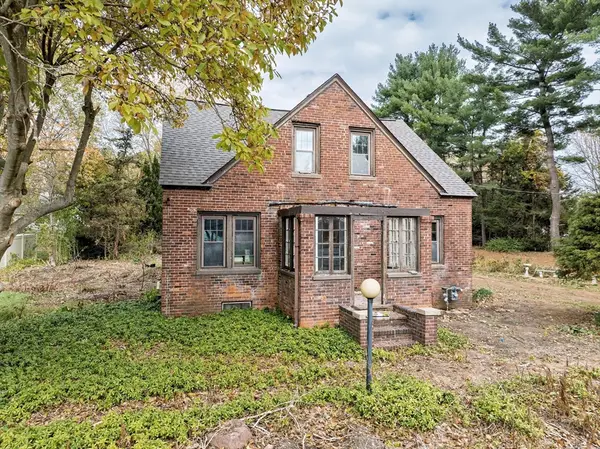 260 Porter Rd, East Longmeadow, MA 01028