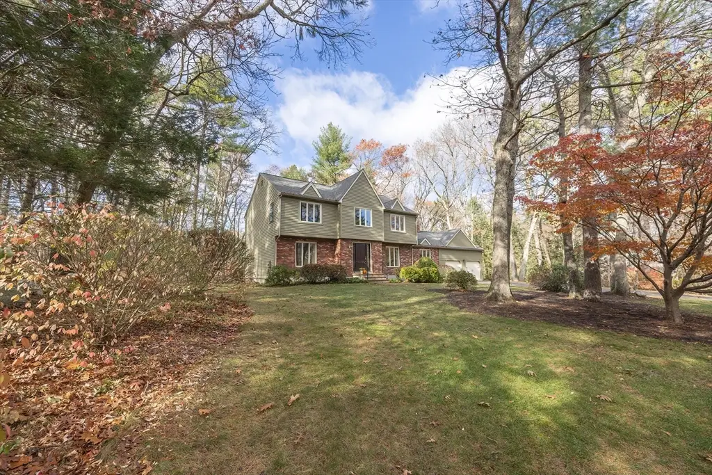 11 Garry Dr, Medfield, MA 02052 - Image #1