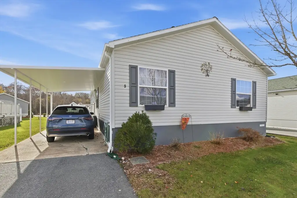 9 Blackbird St, Tiverton, MA 02787 - Image #1