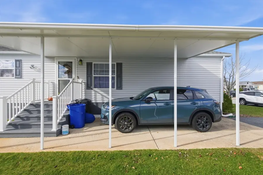 9 Blackbird St, Tiverton, MA 02787 - Image #2