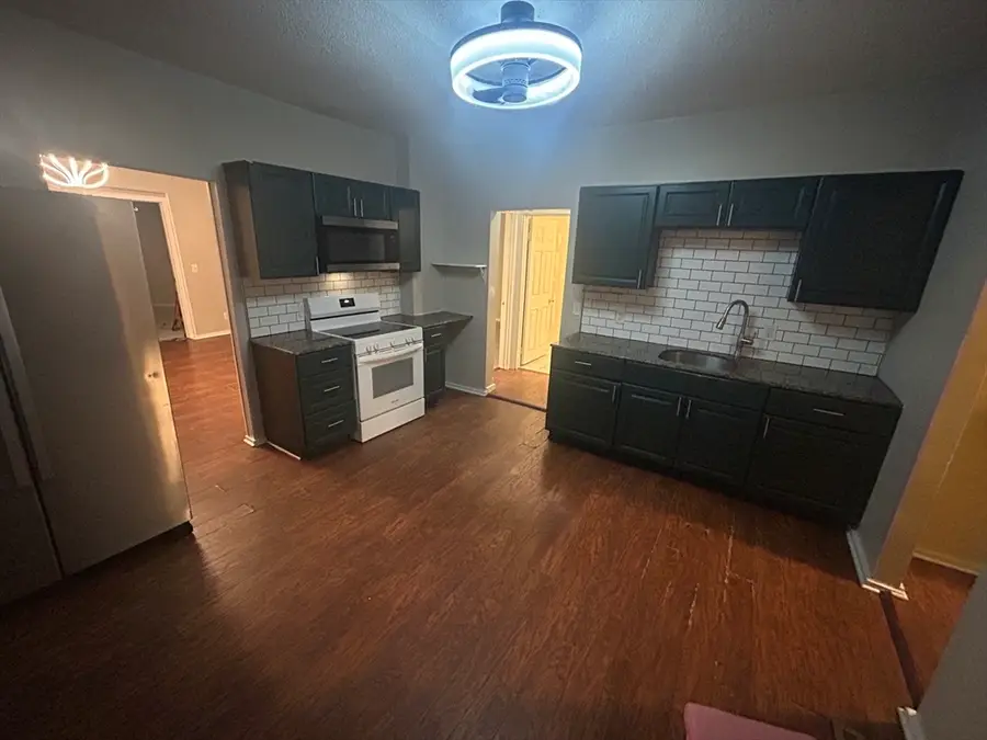 62 Washburn St, Springfield, MA 01107 - Image #2