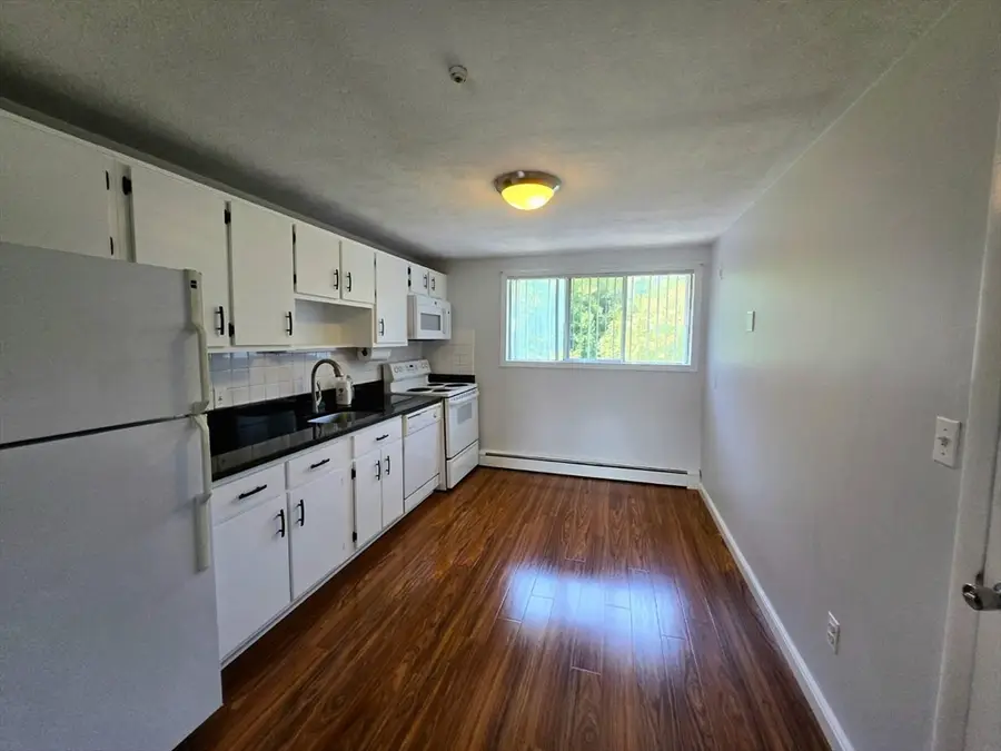 11 Woodcrest Ct #5, Weymouth, MA 02190 - Image #2