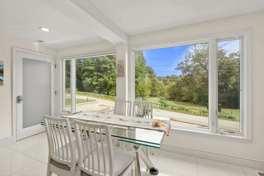 27 Hamilton Pl, Needham, MA 02494 - Image #1