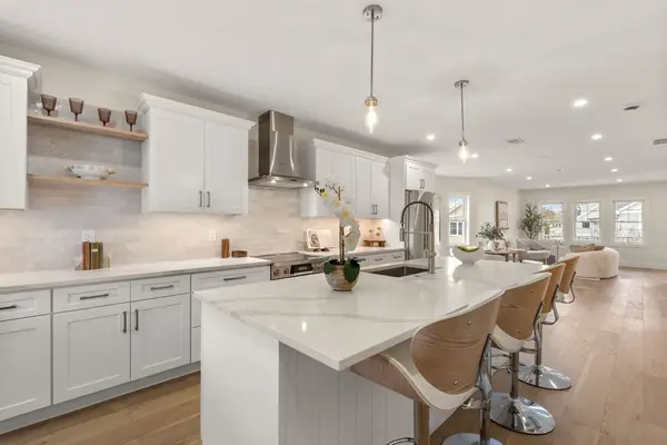 25 Francis St #2, Watertown, MA 02472