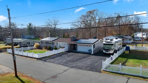 2 Crestwood Rd, Leicester, MA 01524