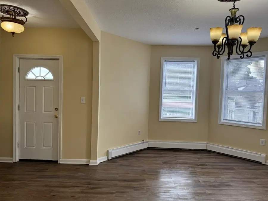 29 Willow St #B, Lawrence, MA 01841 - Image #3