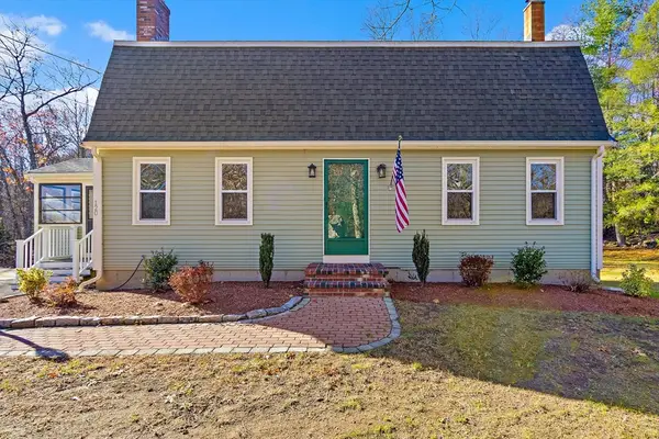 120 Hawes St, Wrentham, MA 02093