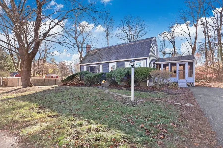 8 Autumn Ln, Walpole, MA 02081 - Image #2