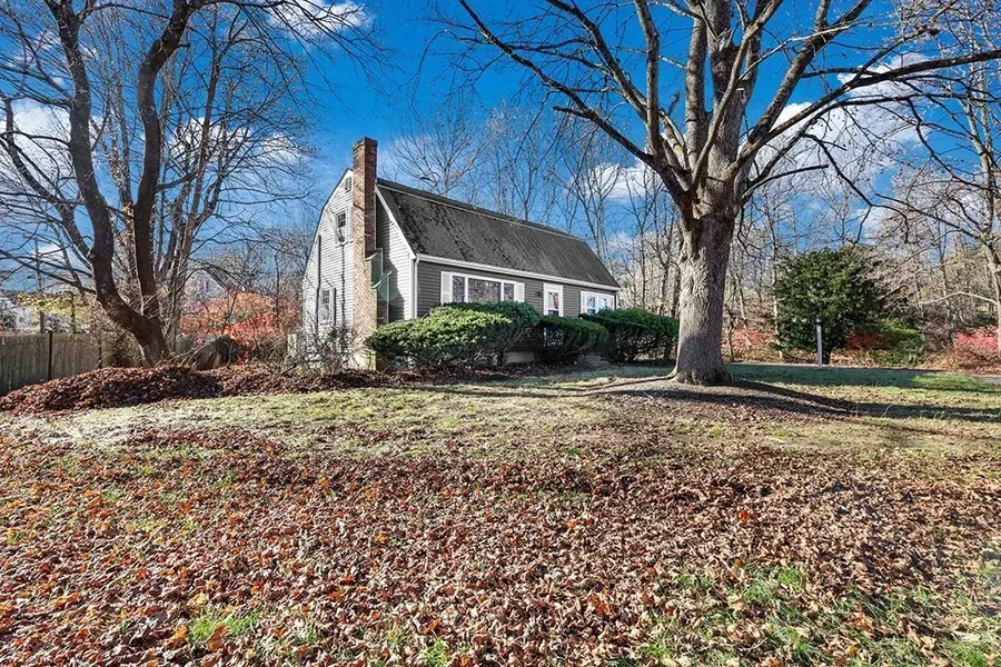 8 Autumn Ln, Walpole, MA 02081 - Image #3