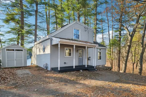 351 Peters Pond Dr, Dracut, MA 01826