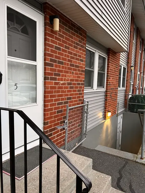 5 Manor Court #5, Springfield, MA 01118 - Image #2