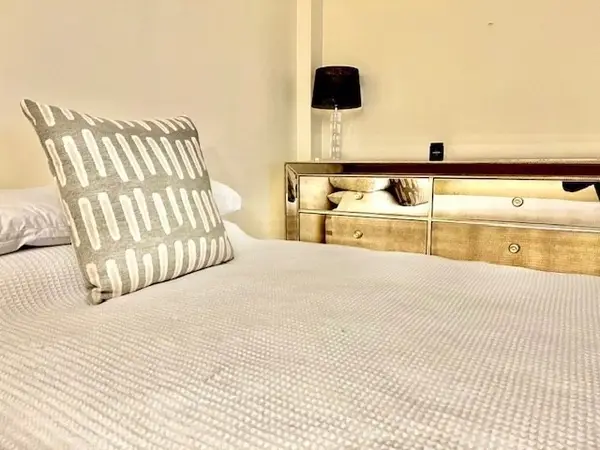 2 Earhart #121, Cambridge, MA 02141