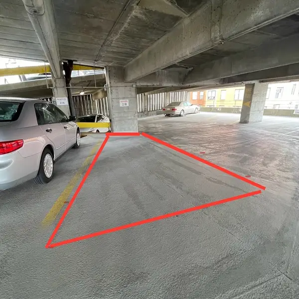 425 Newbury St. #218, Boston, MA 02115