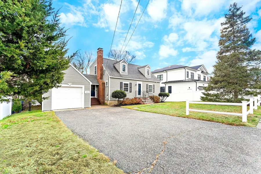 1052 Greendale Ave, Needham, MA 02492 - Image #2